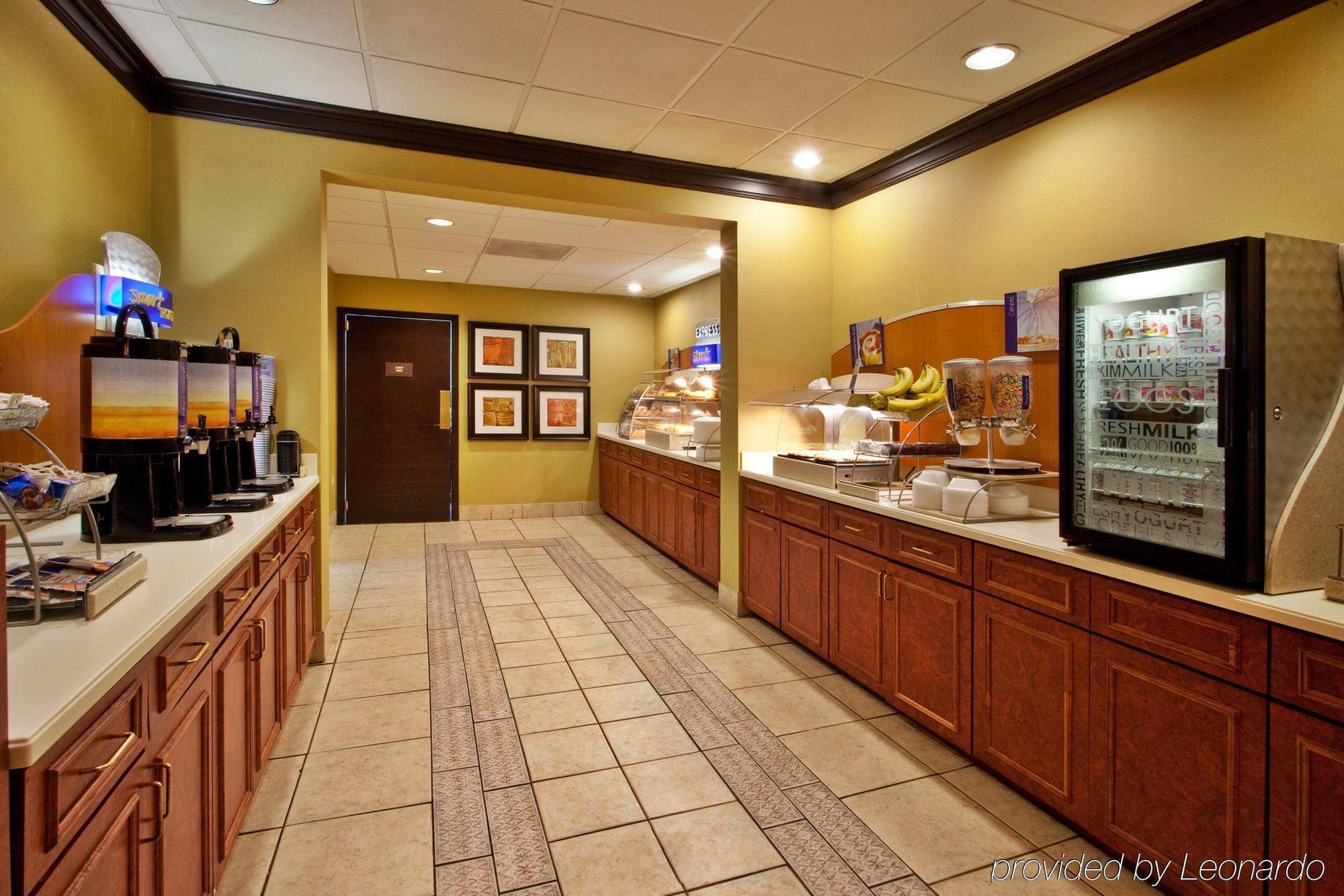 Holiday Inn Express Atlanta Airport-College Park By Ihg Ресторан фото